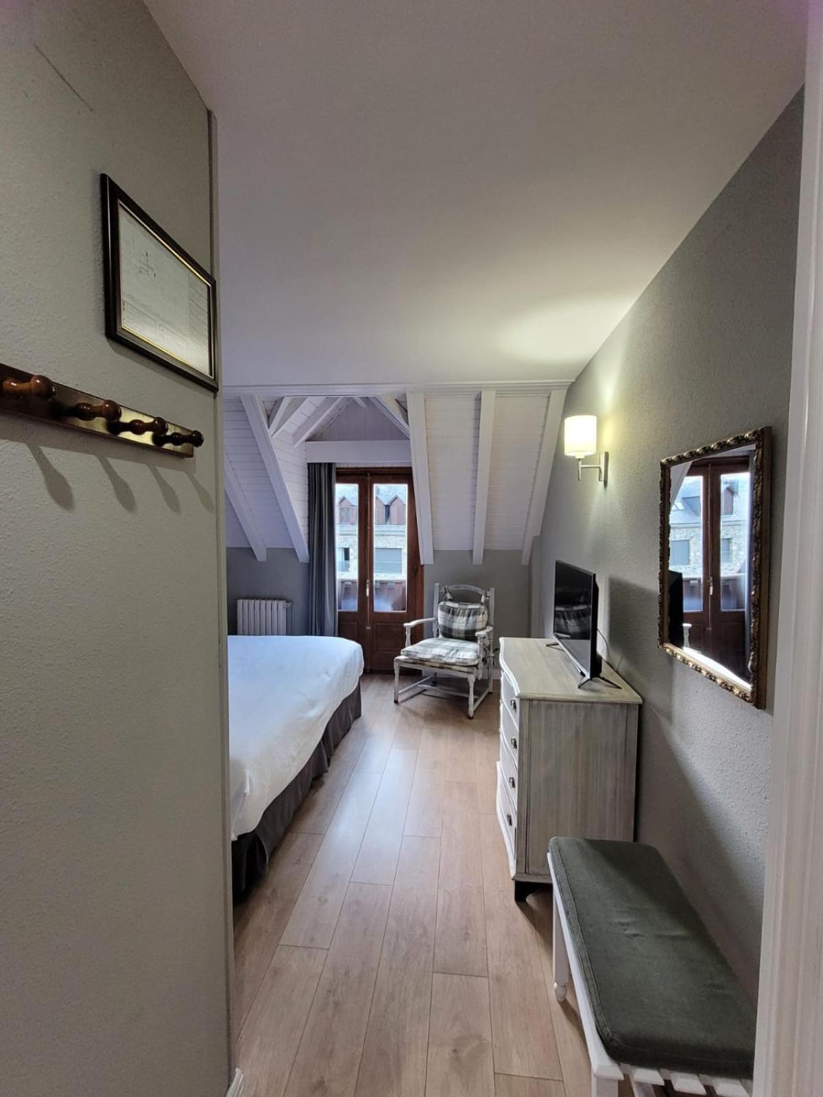 Hotel Ribaeta 维耶拉 外观 照片
