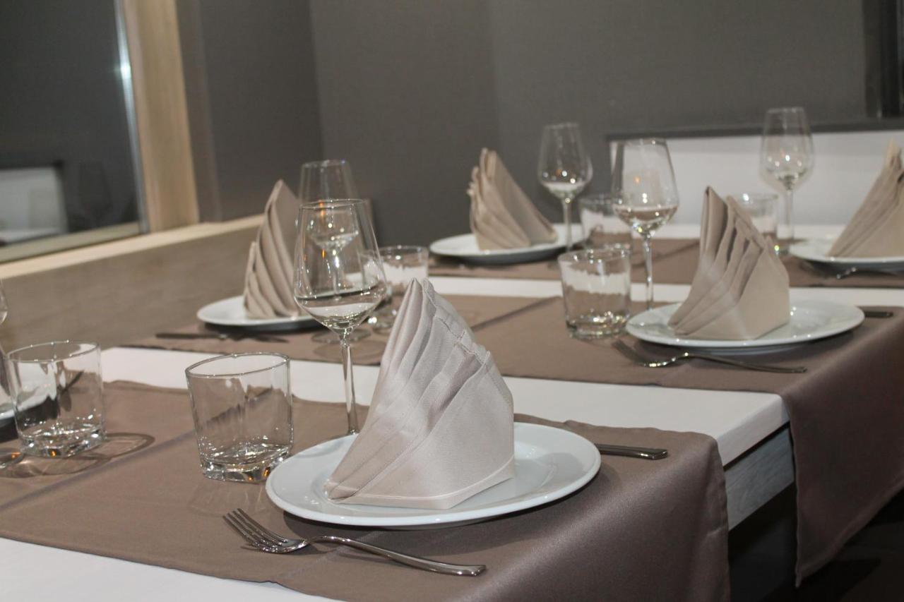 Hotel Ribaeta 维耶拉 外观 照片